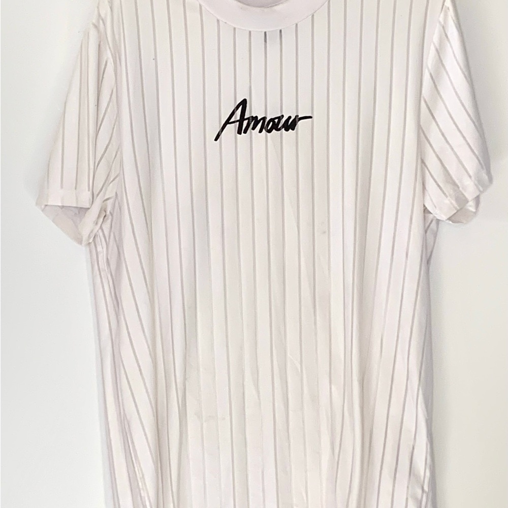 ASOS Men’s white mens pullover shirt enscribed Amour size XL 40 in chest